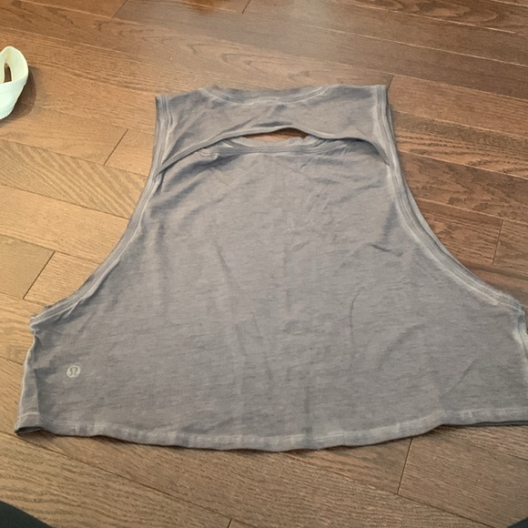 Lululemon cut back crop tank - Picture 2 of 3
